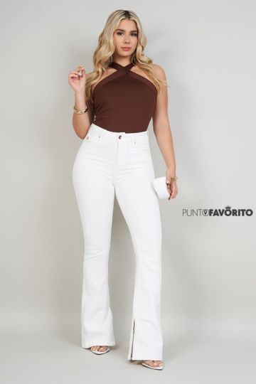 Pantalon campana con abertura en el ruedo 