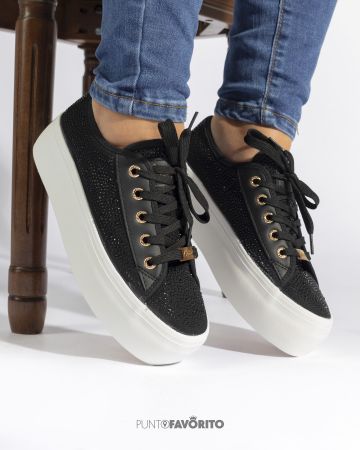 Tennis Negras con brillos y suela Blanca