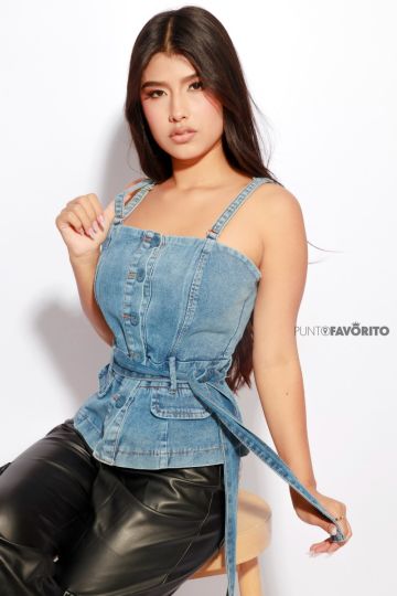 Blusa de mezclilla para dama con botones