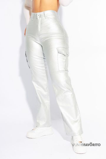 Pantalon de dama con bolsas a los lados estilo cuerina Plateado