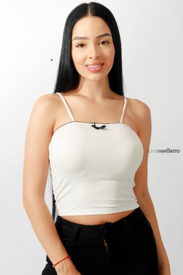 Blusa de dama con tirantes delgados con lazo alfrente