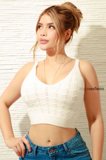 Blusa crop top tejida