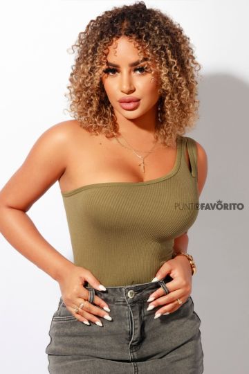 Blusa de dama con  abertura en el hombro