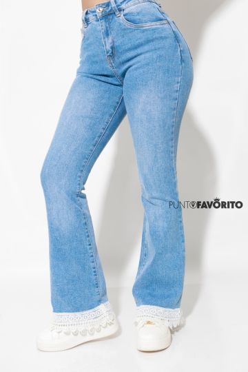 Pantalon para dama con encaje en el ruedo