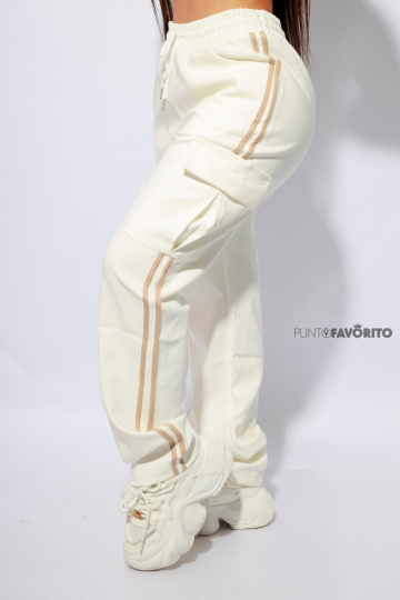 Jogger de dama con bolsas a los lados