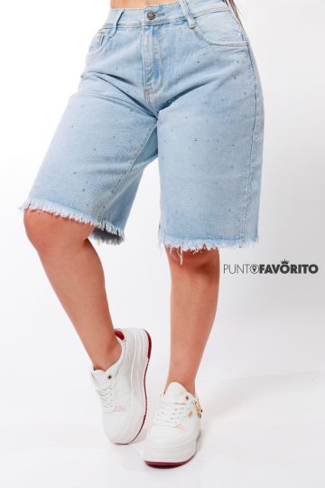 Chavito con ruedo rasgado