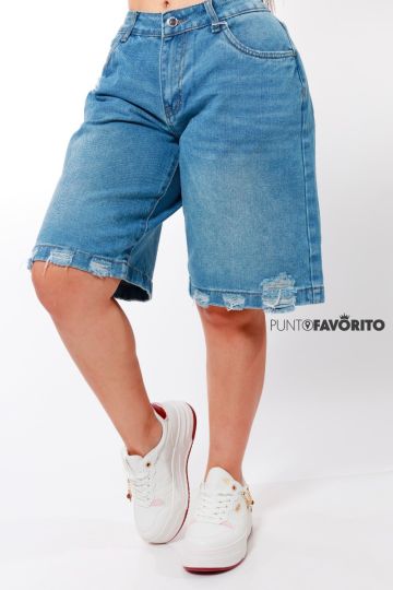 Short con ruedo rasgado