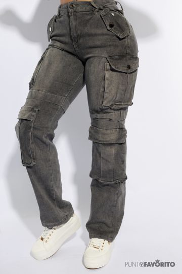 Pantalon para dama estilo cargo con bolsas en muslos y rodillas con broches